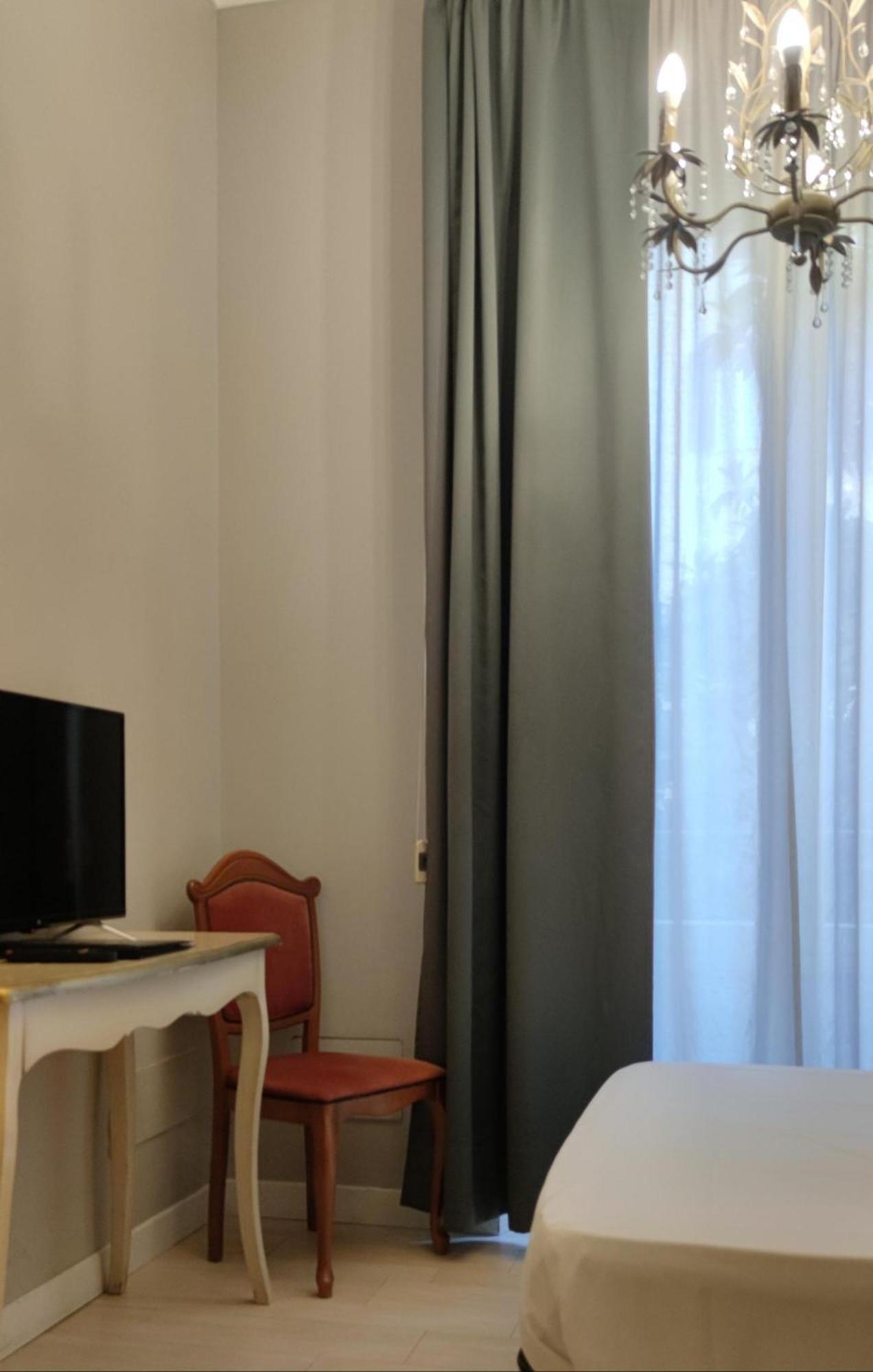 The B Place Rome Room photo