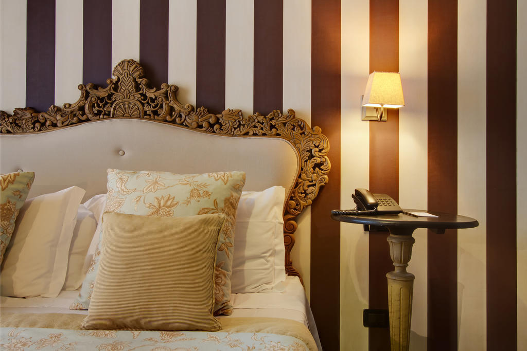 The B Place Rome Room photo