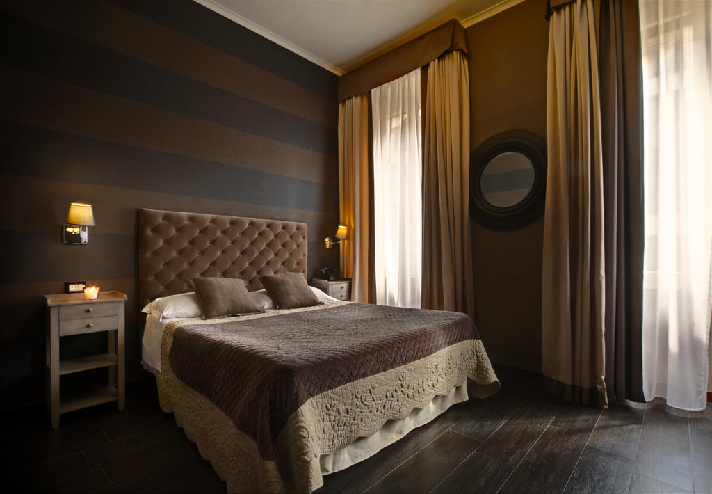 The B Place Rome Room photo